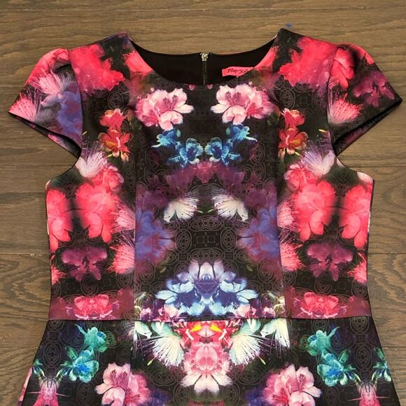 Betsey Johnson Scuba Stretch Floral Sheath Dress Size 12 - Picture 3 of 11
